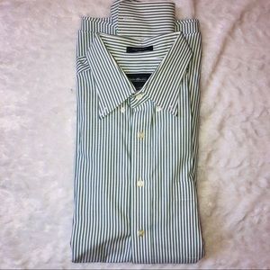 Eddie Bauer wrinkle free button down shirt